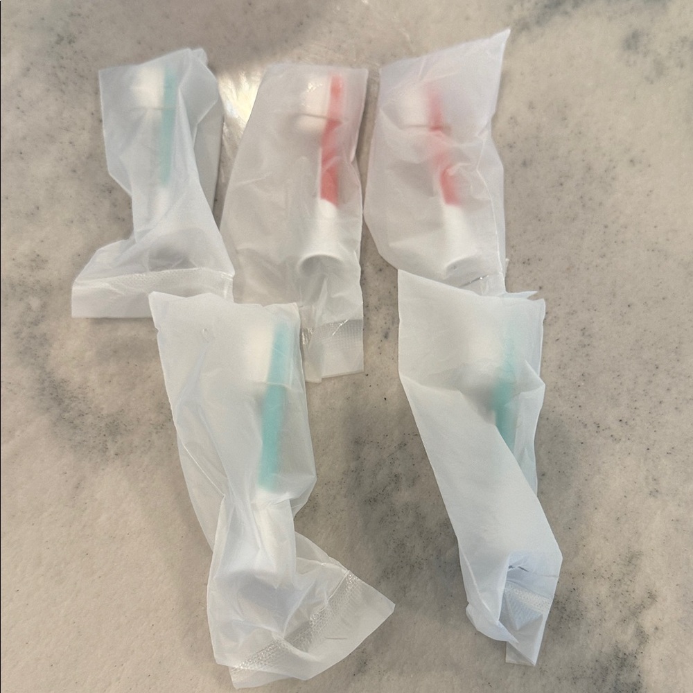 Kids sonic are toothbrush heads (5 count)  Red and Blue. New in pack